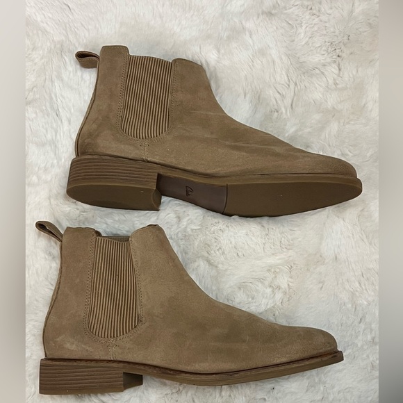 Clarks Women's Cologne Arlo 2 Sand Suede Pull On Boots. Size 12. - Picture 6 of 15
